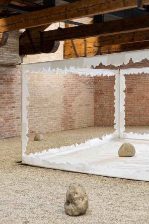 Lee Ufan, Tea in the Field, 2023 © Lee Ufan by SIAE 2023, Courtesy of the Studio Lee Ufan. Installation view, Icônes, 2023, Punta della Dogana, Venezia. Ph. Marco Cappelletti e Filippo Rossi © Palazzo Grassi, Pinault Collection Lee Ufan, Tea in the Field, 2023 © Lee Ufan by SIAE 2023, Courtesy of the Studio Lee Ufan. Installation view, Icônes, 2023, Punta della Dogana, Venezia. Ph. Marco Cappelletti e Filippo Rossi © Palazzo Grassi, Pinault Collection
