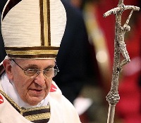 o Papa Francisco com o báculo esculpido por LELLO SCORZELLI, 1965 (oferta Paulo VI no encerramento do Concílio Vaticano II) o Papa Francisco com o báculo esculpido por LELLO SCORZELLI, 1965 (oferta Paulo VI no encerramento do Concílio Vaticano II)
